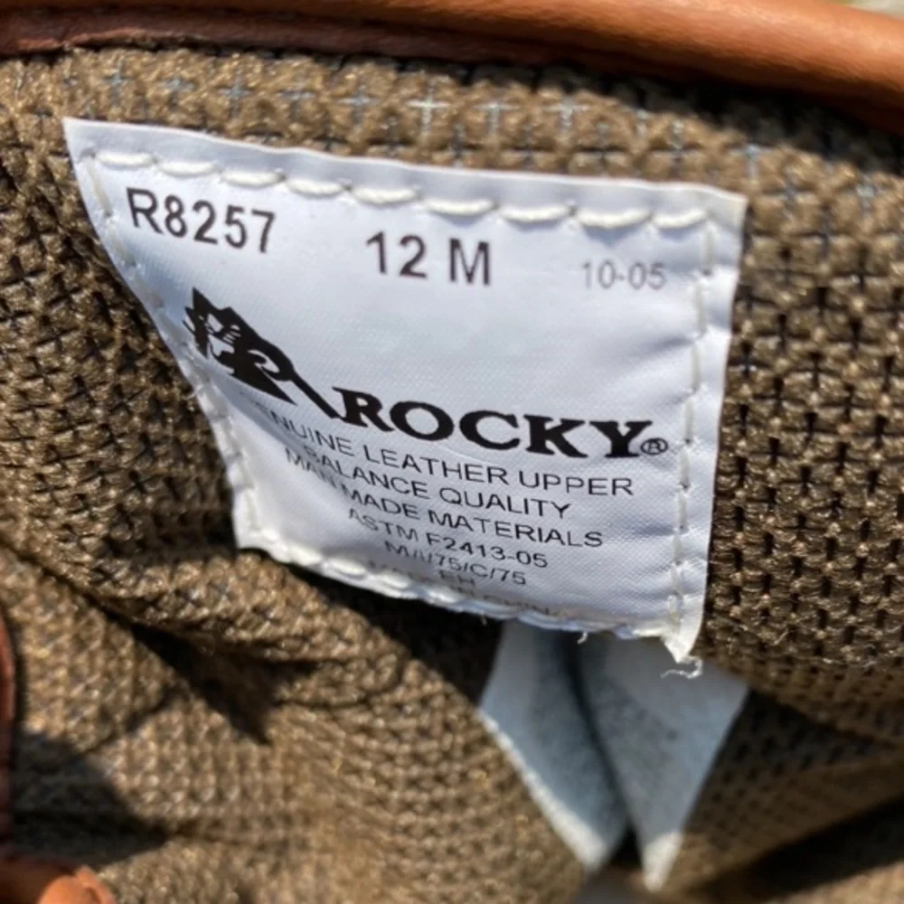 NEW, ROCKY 600, WATERPROOF, THINSULATE/INSULATION SIZE 12M BOOTS. BR